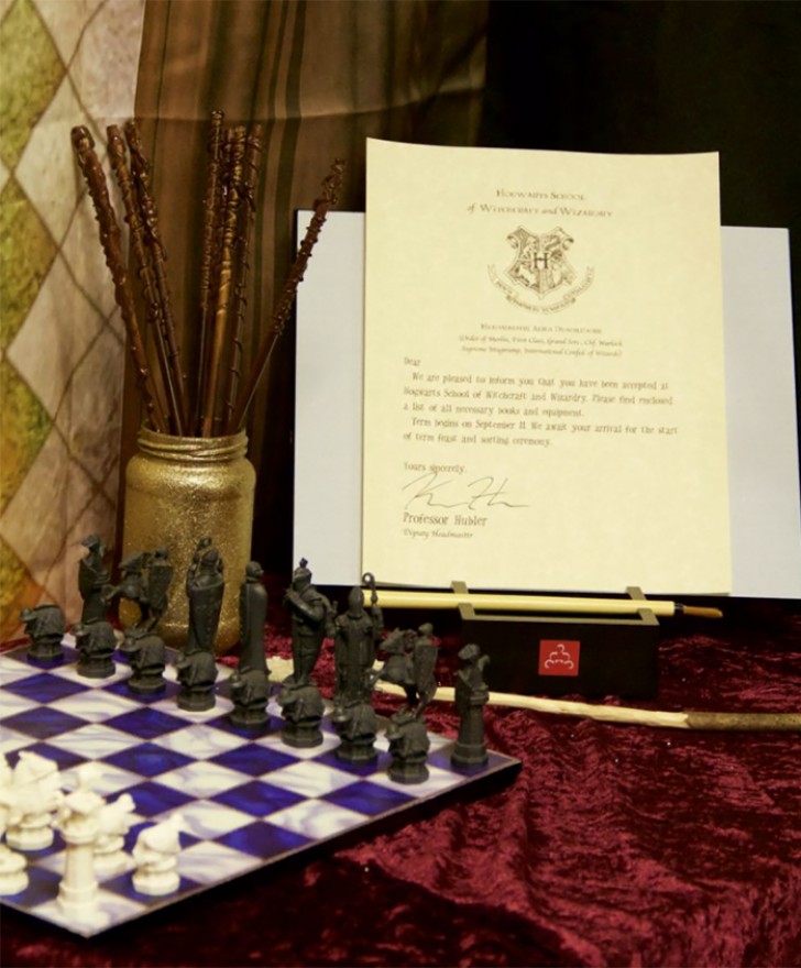 Die Studenten erhalten wirklich ein Einladungsschreiben nach Hogwarts, das von Professor Hubler selbst unterzeichnet wurde!