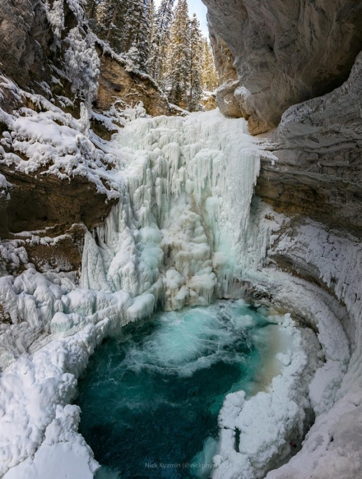 11. Ein gefrorener Wasserfall im Johnston Canyon im Banff National Park, Kanada
