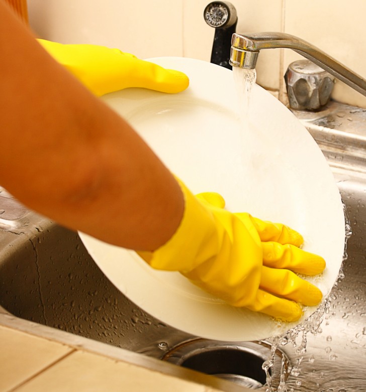 Según un estudio, un marido ganaría 7 horas de limpieza extra por semana para su mujer - 1
