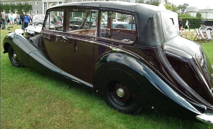 12. La Rolls Royce della regina d'Inghilterra