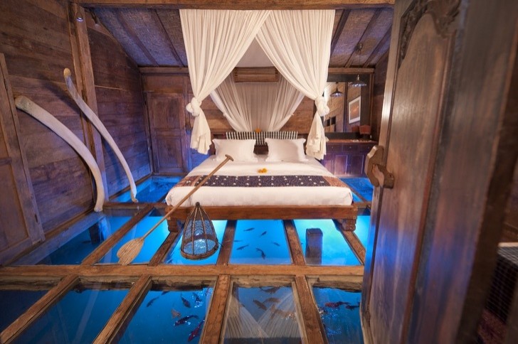 7. Une chambre avec sol panoramique donnant sur la mer