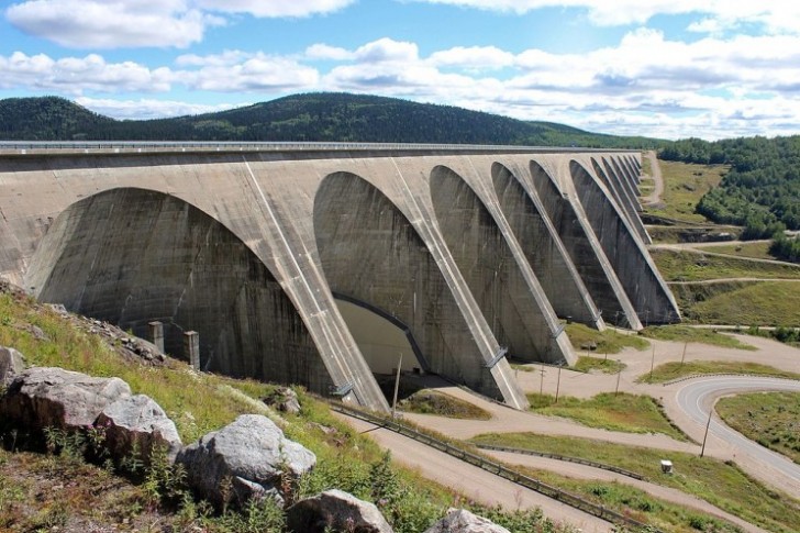 4. Daniel-Johnson Dam - Quebec, Kanada