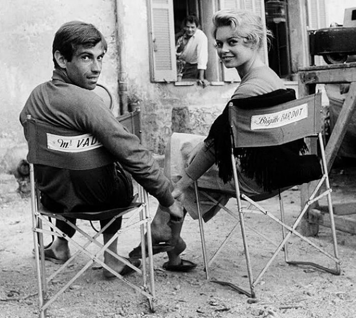 6. Brigitte Bardot e suo marito Roger Vadim sul set di "E Dio creò la donna...", 1956