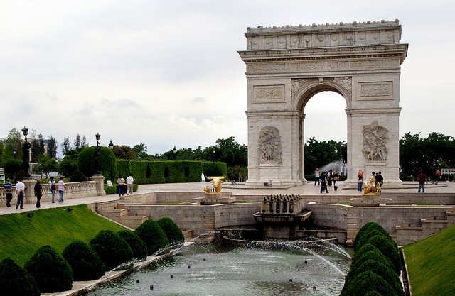 6. Eine der besten Nachahmungen des Arc de Triomphe wurde in Shenzen, China, hergestellt