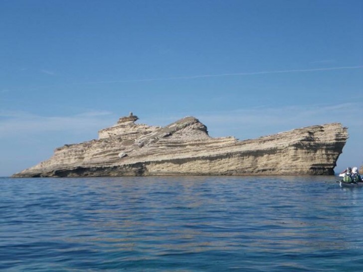 9. Ce rocher ressemble vraiment à un bateau !