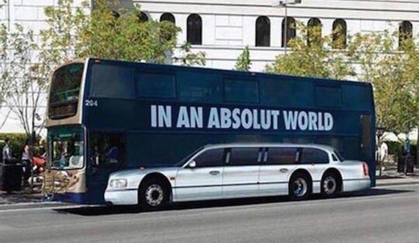 1. In einem Paralleluniversum könnte dieser Bus eine Limousine sein...