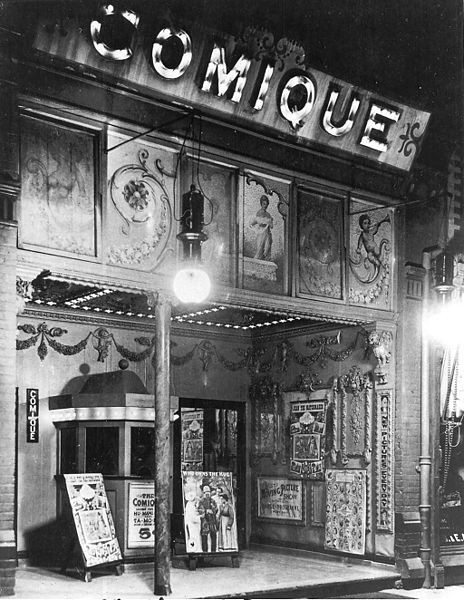 11. Il primo cinema, ovvero il primo spazio coperto dedicato alla proiezioni di film per un pubblico pagante, 1910.
