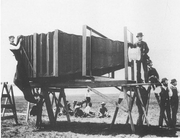 12. Die erste Kamera: 1900 von George R. Lawrence erfunden, wurde sie für die Aufnahme eines fahrenden Zuges verwendet.