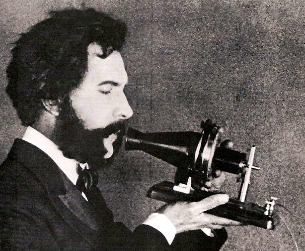 6. Das erste Telefon, erfunden von Alexander Graham Bell im Jahr 1876.