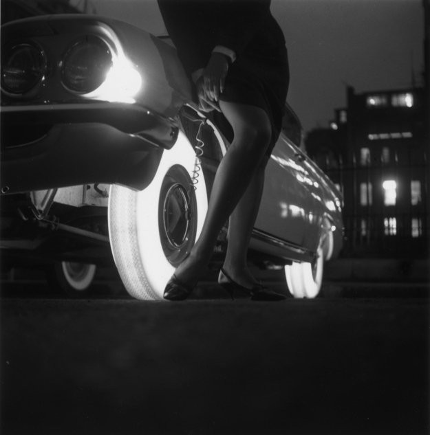2. En 1961, Goodyear invente des pneus illuminés...