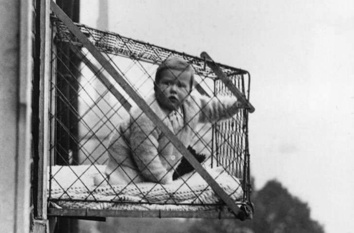 7. Kinderkäfige: Sie wurden in den 1930er Jahren verwendet, um die Kinder an die frische Luft zu bringen, während ihre Eltern beschäftigt waren