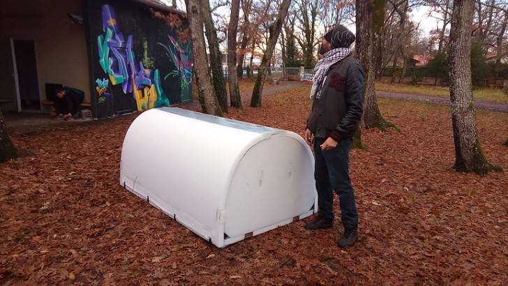 Ein junger Ingenieur hat preiswerte Unterkünfte für Obdachlose erfunden, die recycelbar und isolierend sind - 1
