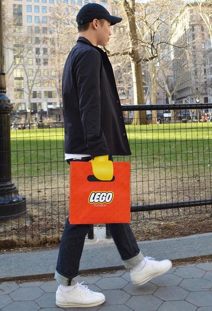 14. Les sacs donnés à la boutique LEGO :)