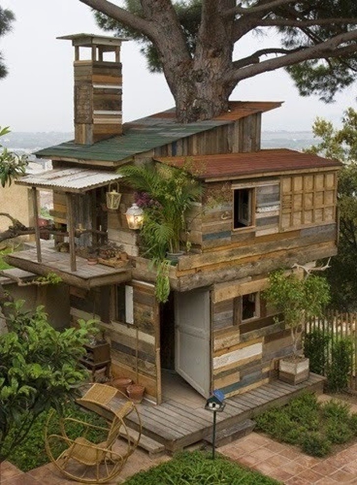 2. Ein modernes Baumhaus, das die Natur respektiert