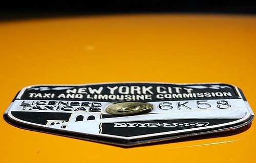 7. Eine Lizenz für ein Taxi in New York zu bekommen, hätte in der Vergangenheit bis zu einer Million Dollar kosten können. Heute sind die Preise dank Carsharing-Dienstleistungen und Uber gesunken