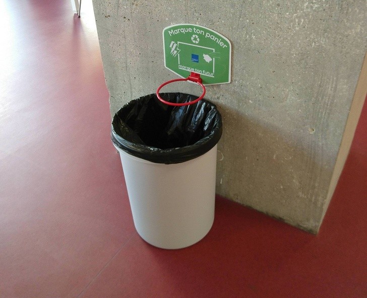 5. Quelle est la meilleure façon de pousser les enfants à jeter leurs déchets ? Posez un panier sur les poubelles !