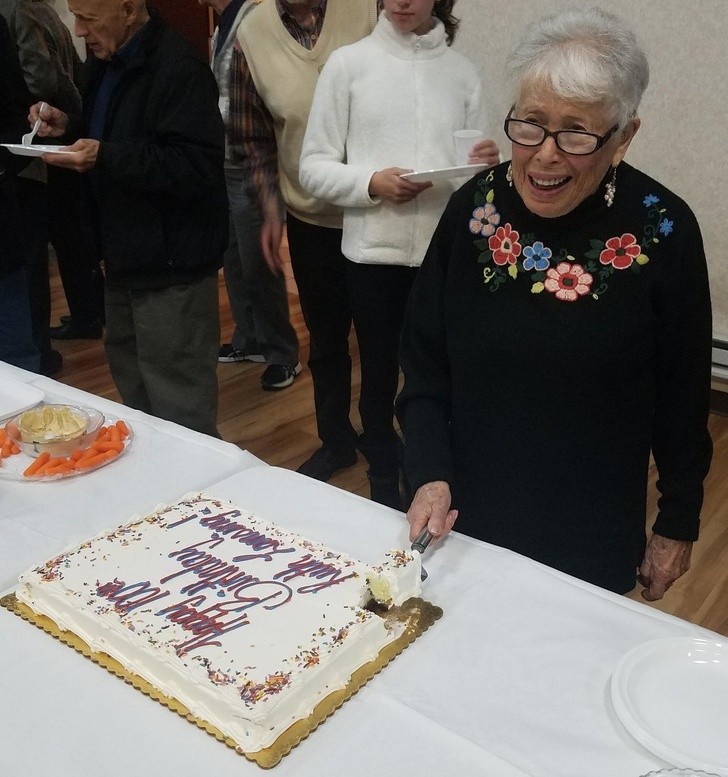 9. Il giorno del 100esimo compleanno della nonna, sopravvissuta all'Olocausto e alla Seconda Guerra Mondiale