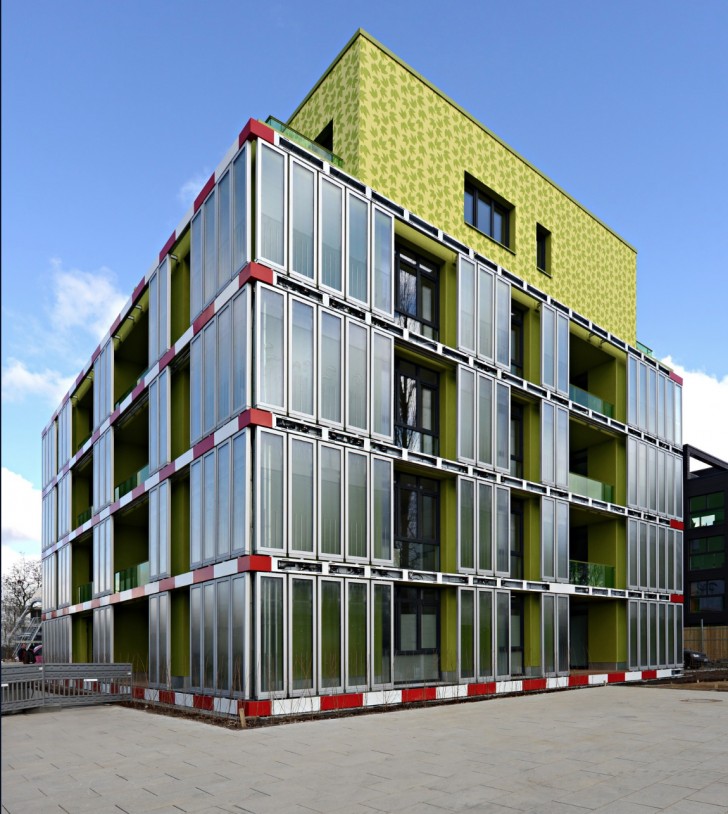 4. Bio-gebouwen met panelen voor biomassa die warmte opvangen en energie produceren, een echt architectonisch ecosysteem