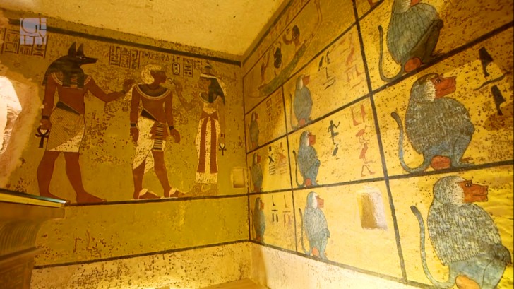 Une œuvre d'une immense ampleur, qui a porté à sa gloire d'antan les peintures qui devaient montrer au pharaon le chemin de l'au-delà, le sarcophage de pierre et le cercueil en bois doré.