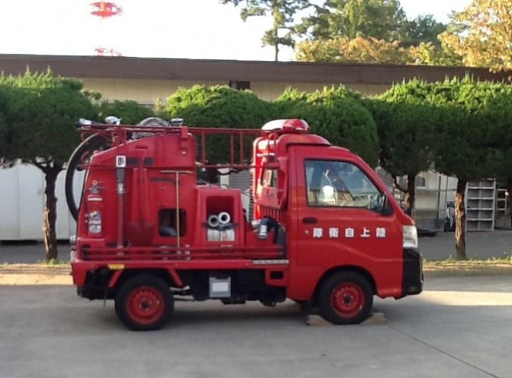 10. Ein kleiner Feuerwehrwagen, der sich auch in den engsten Straßen leicht bewegen kann
