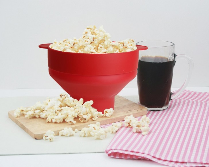15. Silikonbehälter, um Mikrowellen-Popcorn in nur zwei Minuten herzustellen!