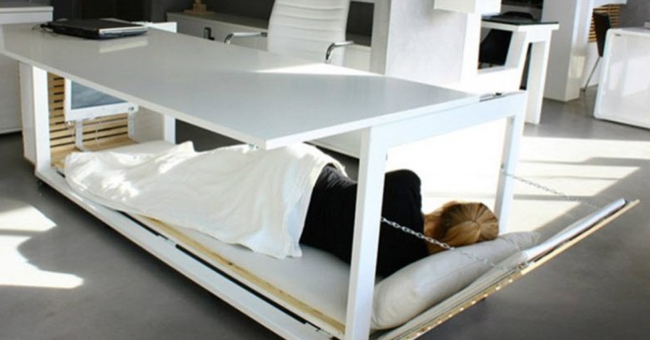 Questa scrivania con un letto è tutto ciò di cui hai bisogno per essere più produttivo a lavoro - 1