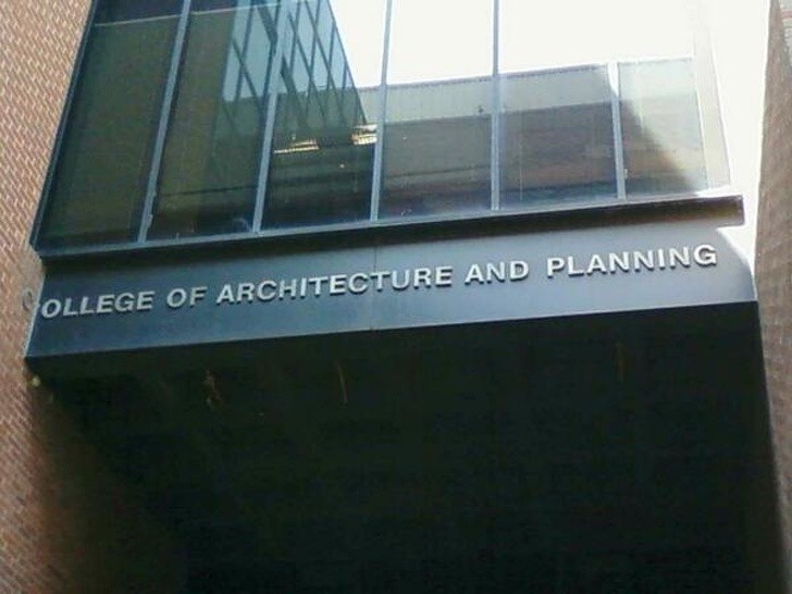 25. Per fortuna è la facoltà di "architettura e progettazione"...