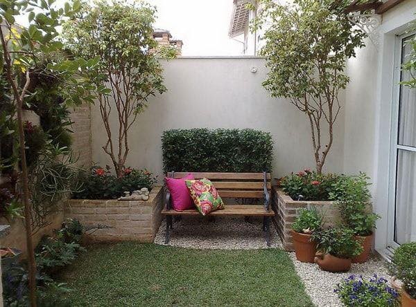 2. Il n'y a pas de jardin sans un banc sur lequel se reposer