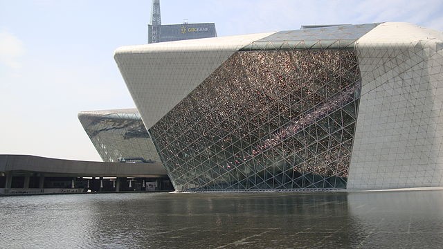 Il Guangzhou Opera House è uno dei tre teatri più grandi di tutta la Cina: ha una capacità di 1804 posti.