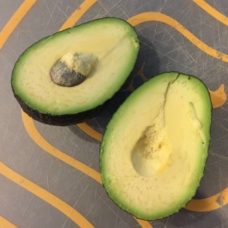 2. Es ist schwer, eine Avocado so perfekt zu öffnen.