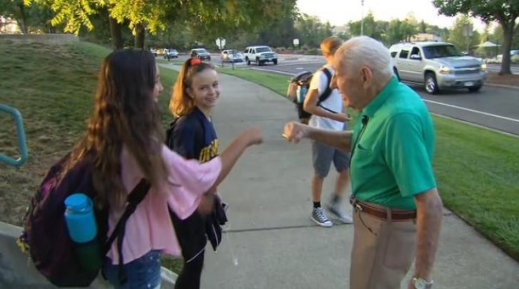 Every day this 94-year-old man stops to joke with school children and give them life advice and now he is their mascot - 3