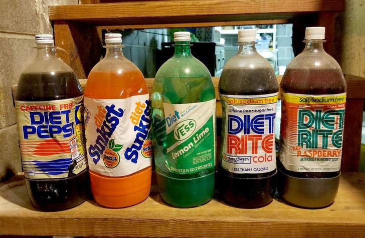 18. "J'ai trouvé ces bouteilles de soda dans le sous-sol de la maison de ma grand-mère."