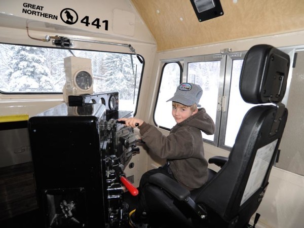 Children can enjoy themselves in the role of the train engineer (driver) in the cab (driver's compartment).