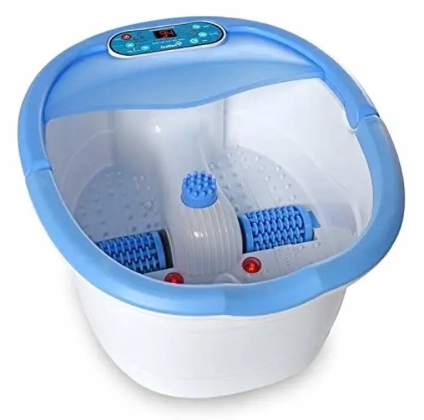 2. Un mini spa pour les pieds fatigués et endoloris, avec rouleaux de massage, bulles et système de chauffage de l'eau.