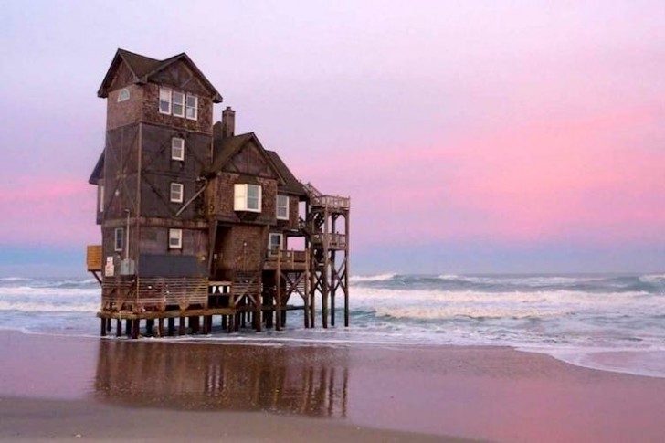 5. Maison abandonnée sur une plage en Caroline du Nord. Bientôt, elle pourrait faire partie de l'océan