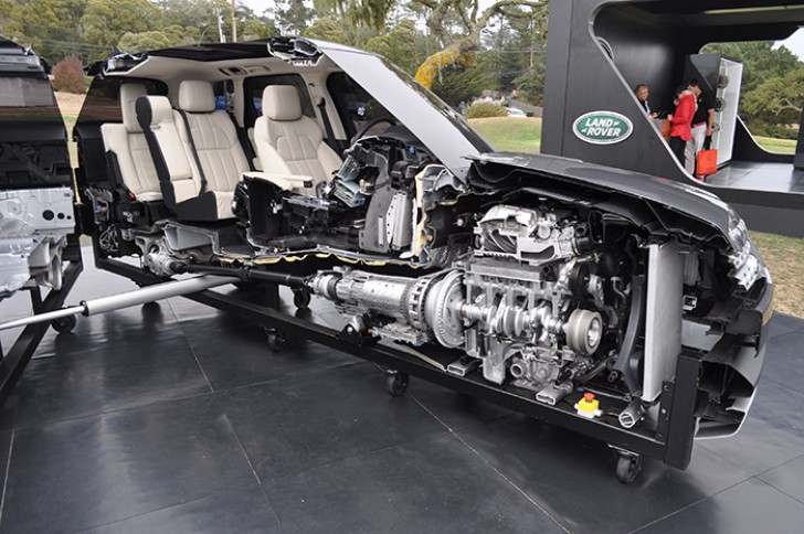 18. La section d'un élégant véhicule tout-terrain Land Rover