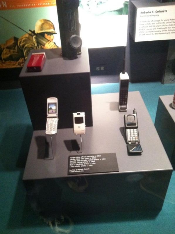Le Motorola RAZR est dans un musée : combien d'entre vous se sentent vieux en voyant ça ?