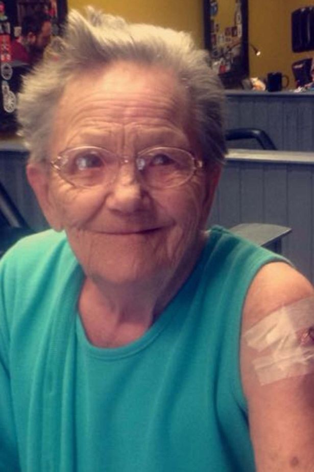 A grandmother escapes from a nursing home to get a tattoo with her granddaughter - 1