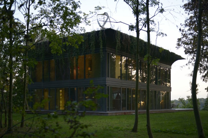 7. PATH (Prefabricated Accessible Technological Homes) Philippe Starck, France
