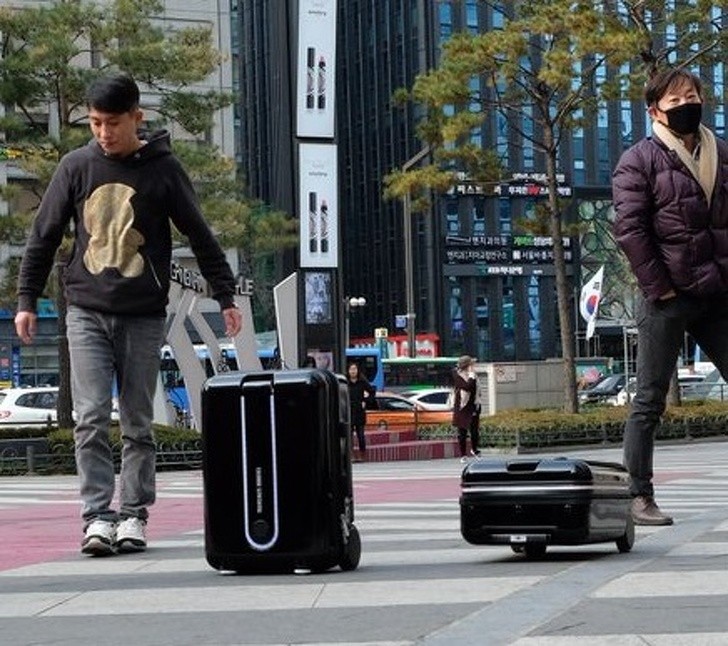 7. In Giappone i trolley che seguono il proprietario senza essere trasportate sono già realtà.