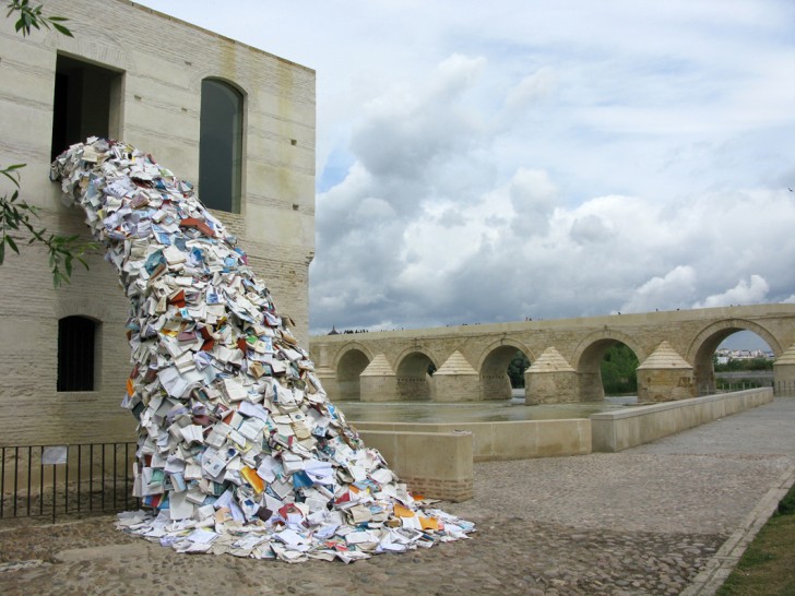 8. Het boeksculptuur van Alicia Martin