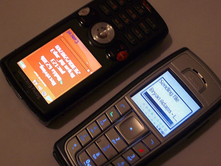Wie lange hat es gedauert, bis unsere alten Mobiltelefone eine Musikdatei von einem Gerät zum anderen gesendet haben?