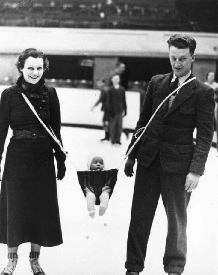 "1937. Ein Paar fährt mit seinem neugeborenen Sohn Schlittschuh. In absoluter Sicherheit."