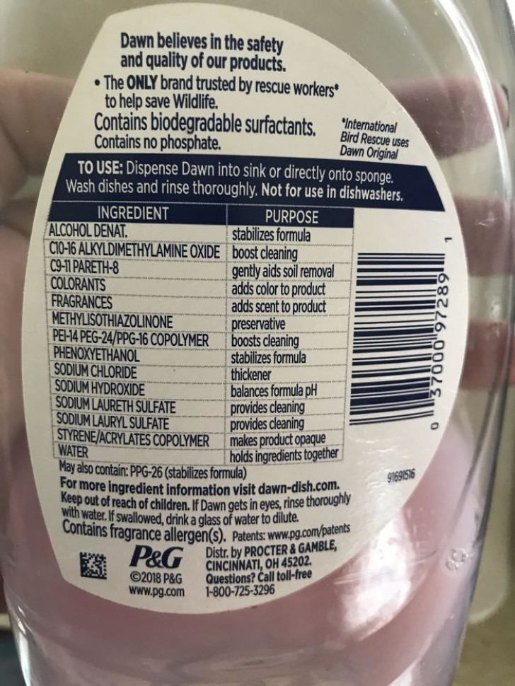 Auf der Rückseite des Etiketts dieser Seife steht, wofür jeder Inhaltsstoff zuständig ist.