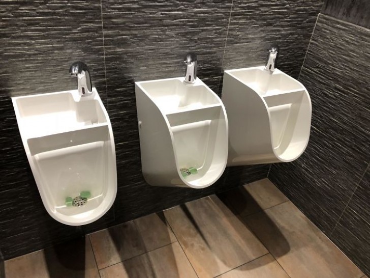 Das zum Händewaschen verwendete Wasser wird gesammelt, um die Toilette zu spülen.