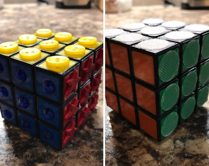 Un Rubik's cube conçu pour les non-voyants.