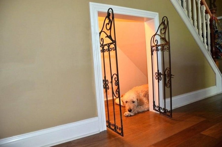 Fini les niches tristounettes pour votre chien... maintenant on entre directement par le portail !