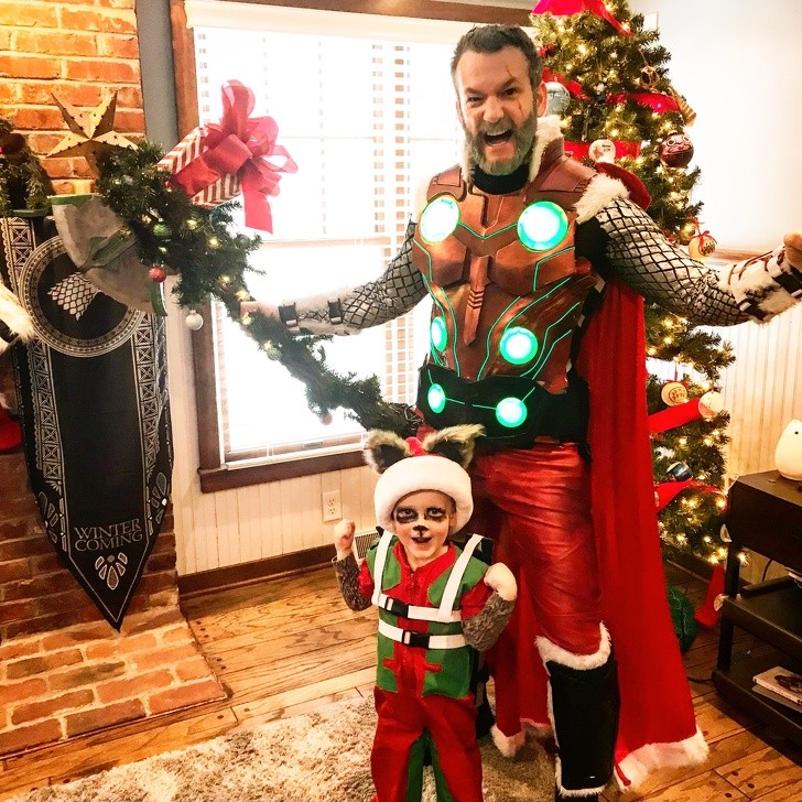 10. Was würdest du nicht für deinen Sohn tun, der Comic-Helden zu Weihnachten liebt?