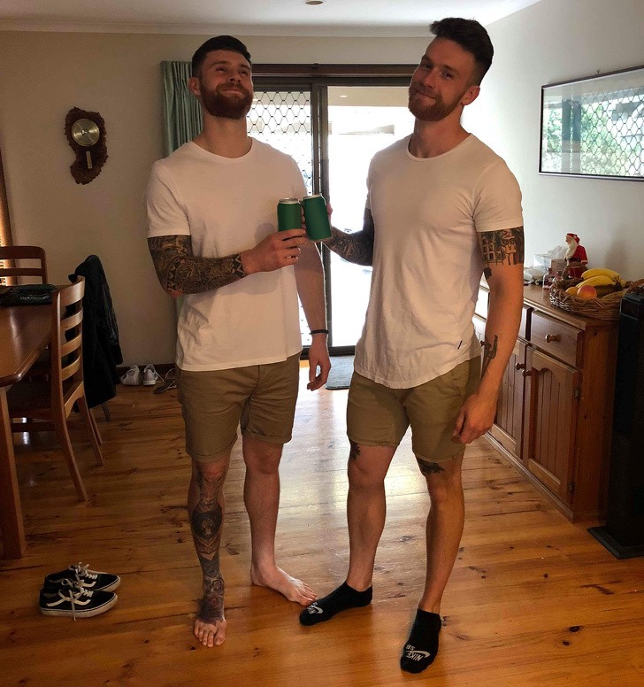 9. Questi due fratelli hanno avuto il "sesto senso" di vestirsi uguali anche se non si vedevano da mesi!