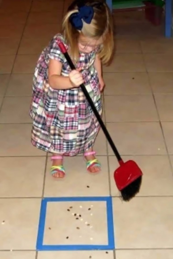 8. Se con un poco la pillola va giù...con un po' di fantasia anche le faccende domestiche possono diventare un gioco divertente.